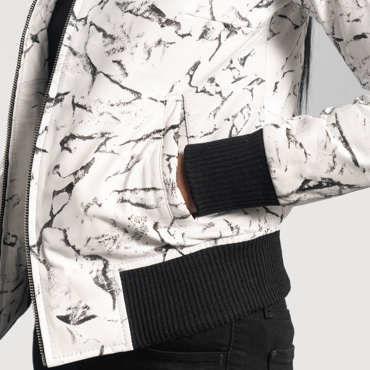 Authentic Sheepskin Dip &amp;Amp; Dye with Dip &amp; Dye Finish Grain Texture &amp; Heavy-Duty Seam Stitching Detail