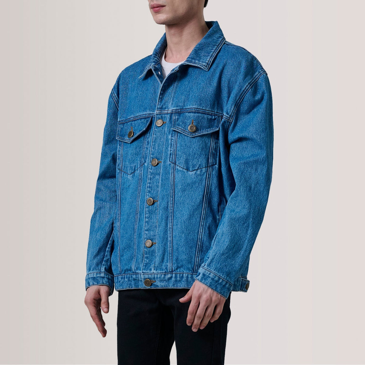 
Eddie Dark Синій Oversized Denim Trucker Шкіряна куртка для Чоловіків For Men - Вигляд збоку з ергономічним кроєм рукава