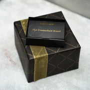 
Giftset Leather Writing Case and Pen (Passport holder) in Classic Full-Grain Leather - Вигляд спереду та приталений силует | Купити в офіційному онлайн-магазині