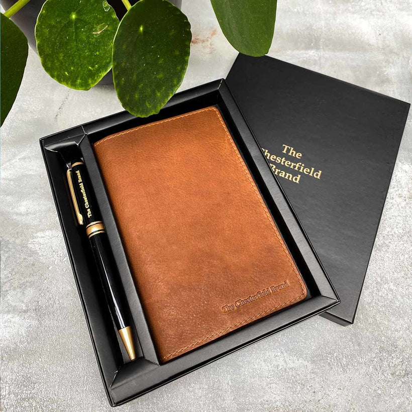 Giftset Leather Writing Case and Pen (Passport holder) жіноча