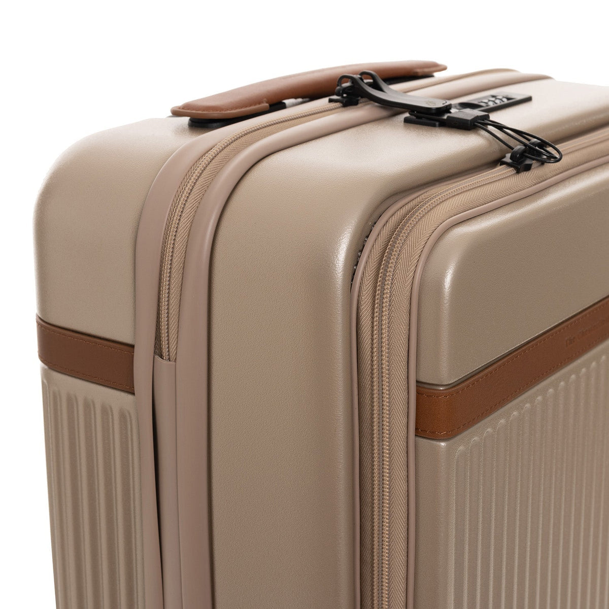 
Tailored Rib Cuffs & Hem Craftsmanship Construction Detail on Hand Luggage Suitcase Front Pocket Zuna для Жінок для Жінок
