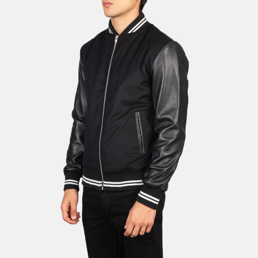 
Black Sheepskin Leather Varsity Jacket - Вигляд ззаду з ідеальною посадкою по плечах та рівним подолом