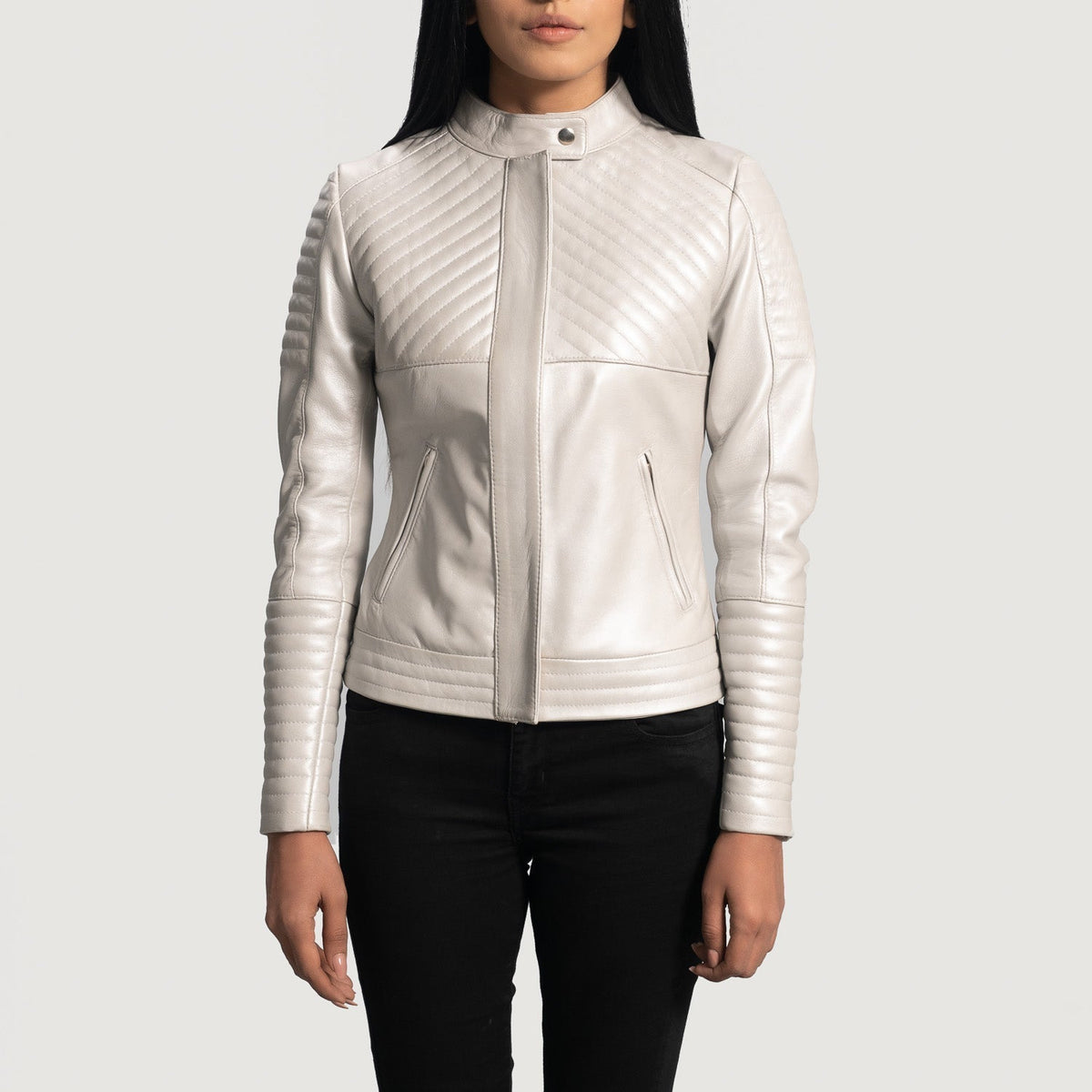Ice Maiden Silver Quilted Leather Biker Jacket in Silver Sheepskin Leather - Вигляд спереду та приталений силует | Купити в офіційному онлайн-магазині