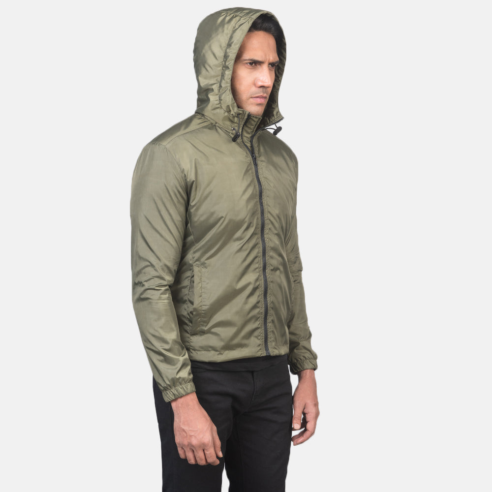 
Green Nylon Hooded Jacket - Вигляд ззаду з ідеальною посадкою по плечах та рівним подолом