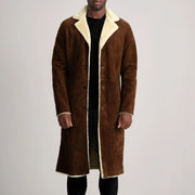 
Kolby Brown Suede Shearling Long Coat in Brown Goatskin Suede - Вигляд спереду та приталений силует | Купити в офіційному онлайн-магазині
