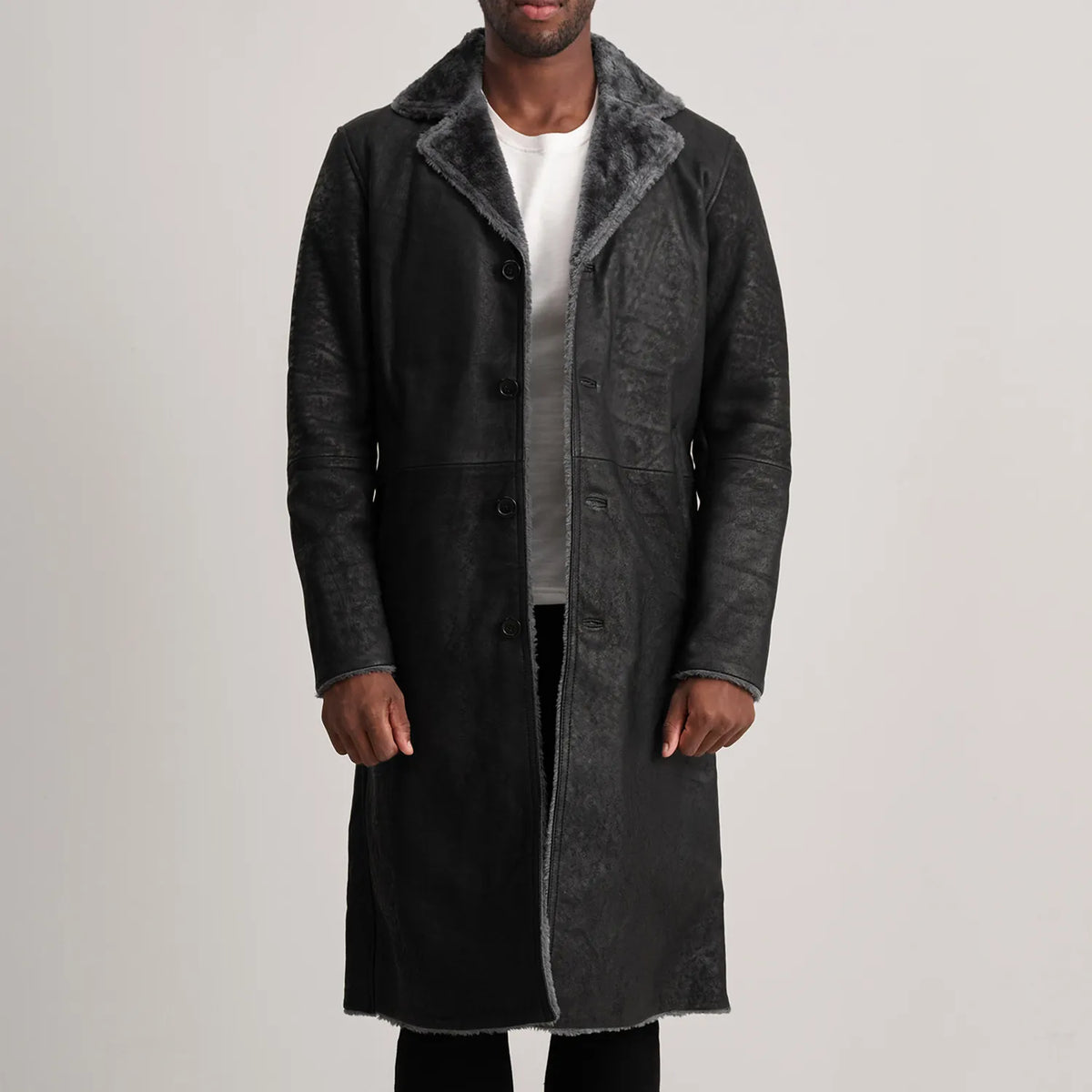 
Kolby Distressed Black Shearling Long Coat in Distressed Black Sheepskin Snuffed - Вигляд спереду та приталений силует | Купити в офіційному онлайн-магазині