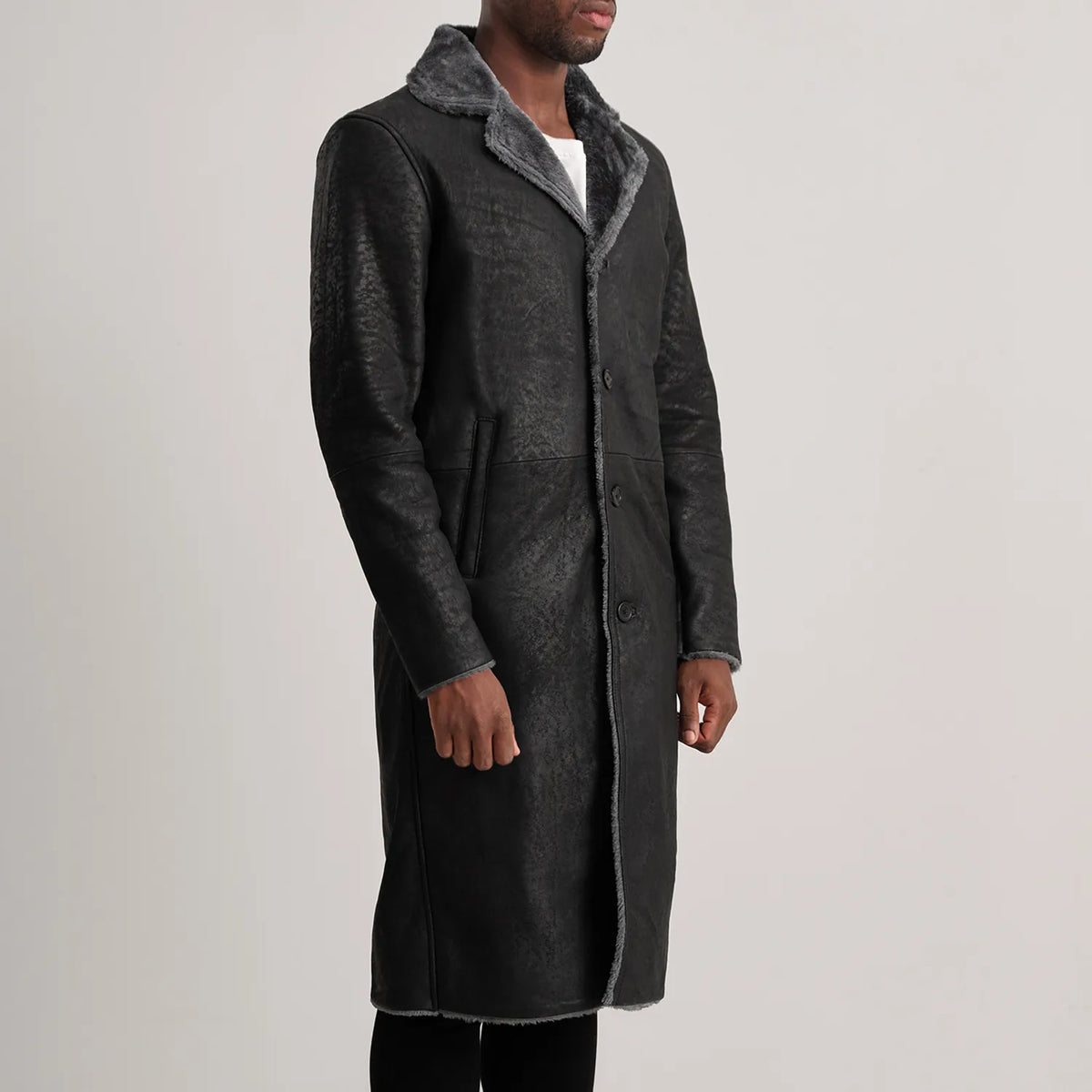 
Distressed Black Sheepskin Snuffed Aviator Jacket - Вигляд ззаду з ідеальною посадкою по плечах та рівним подолом