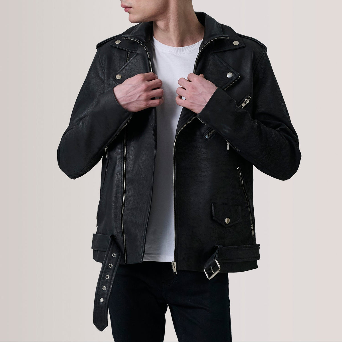 
Kole Distressed Чорний Leather Double Rider Шкіряна куртка для Чоловіків in Distressed Black Sheepskin Snuffed - Вигляд спереду та приталений силует | Купити в офіційному онлайн-магазині
