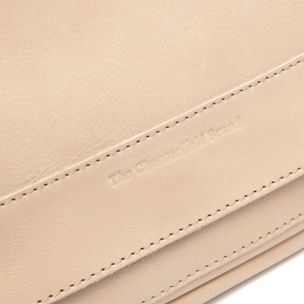 
Solid Antique Brass Hardware & Heavy-Duty Dual Zipper Detail on Ann Шкіряна сумка через плече