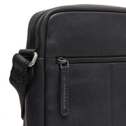 
Solid Antique Brass Hardware & Heavy-Duty Dual Zipper Detail on Anzora Шкіряна сумка через плече