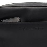 
Вигляд підкладки Showing Dedicated Padded Laptop Sleeve & Multi-Compartment Organization