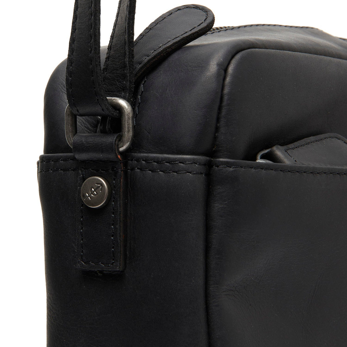 
Classic 100% Full-Grain leather Bag - Вигляд ззаду з посиленими шкіряними ременями та прострочкою