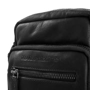 
Solid Antique Brass Hardware & Heavy-Duty Dual Zipper Detail on Bremen Шкіряна сумка через плече
