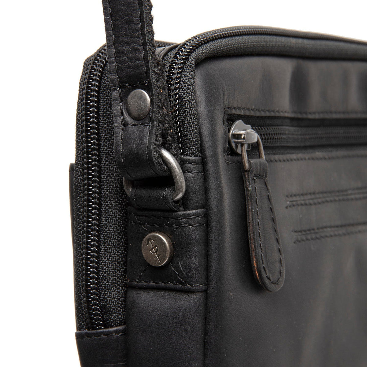 
Вигляд підкладки Showing Dedicated Padded Laptop Sleeve & Multi-Compartment Organization