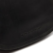 
Solid Antique Brass Hardware & Heavy-Duty Dual Zipper Detail on Everglades Шкіряна сумка через плече