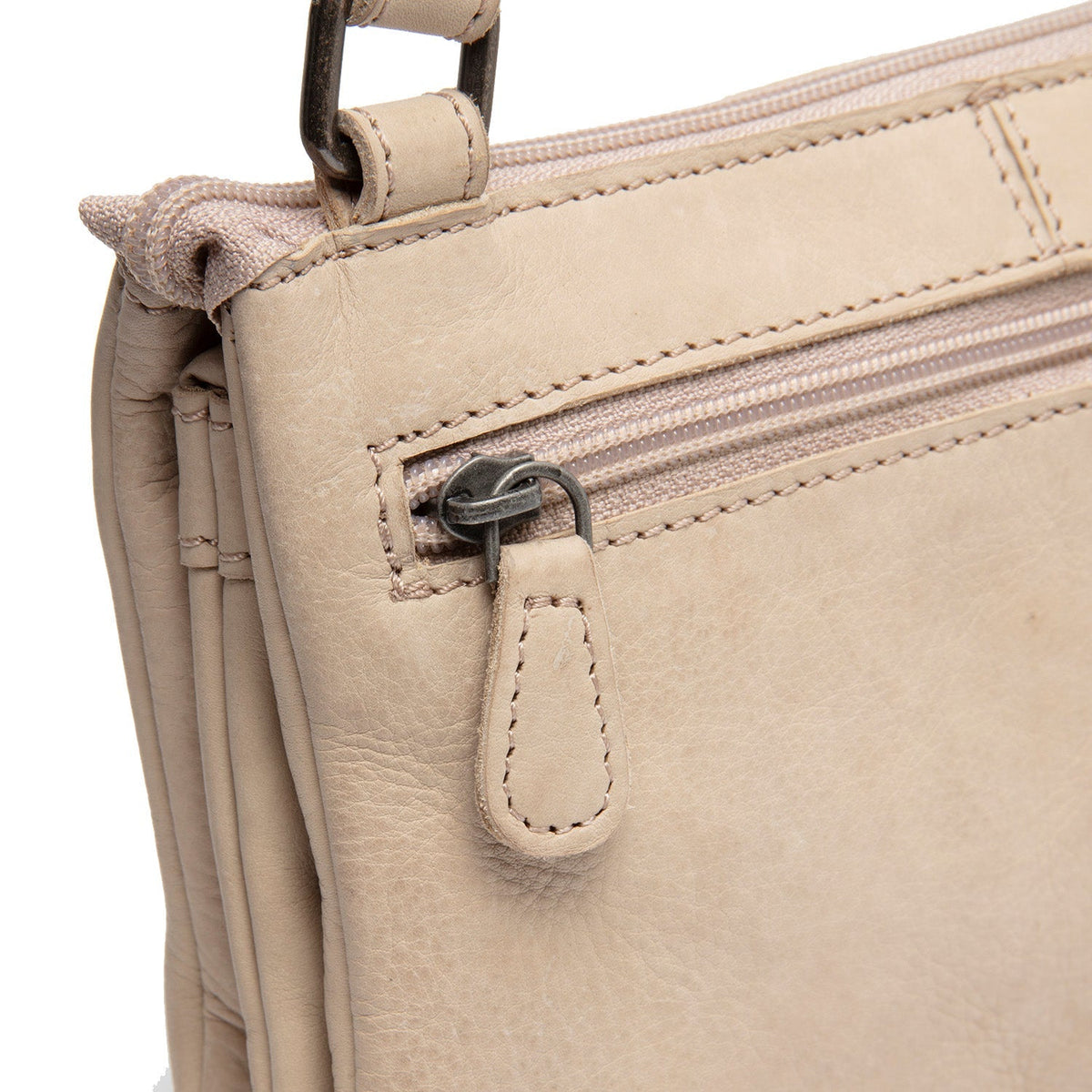 
Вигляд підкладки Showing Dedicated Padded Laptop Sleeve & Multi-Compartment Organization