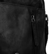 
Solid Antique Brass Hardware & Heavy-Duty Dual Zipper Detail on Remy Шкіряна сумка через плече