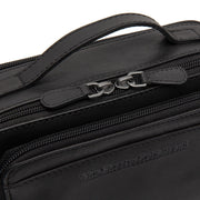 
Solid Antique Brass Hardware & Heavy-Duty Dual Zipper Detail on Rovon Шкіряна сумка через плече