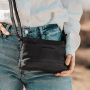 
Classic 100% Full-Grain leather Bag - Вигляд ззаду з посиленими шкіряними ременями та прострочкою