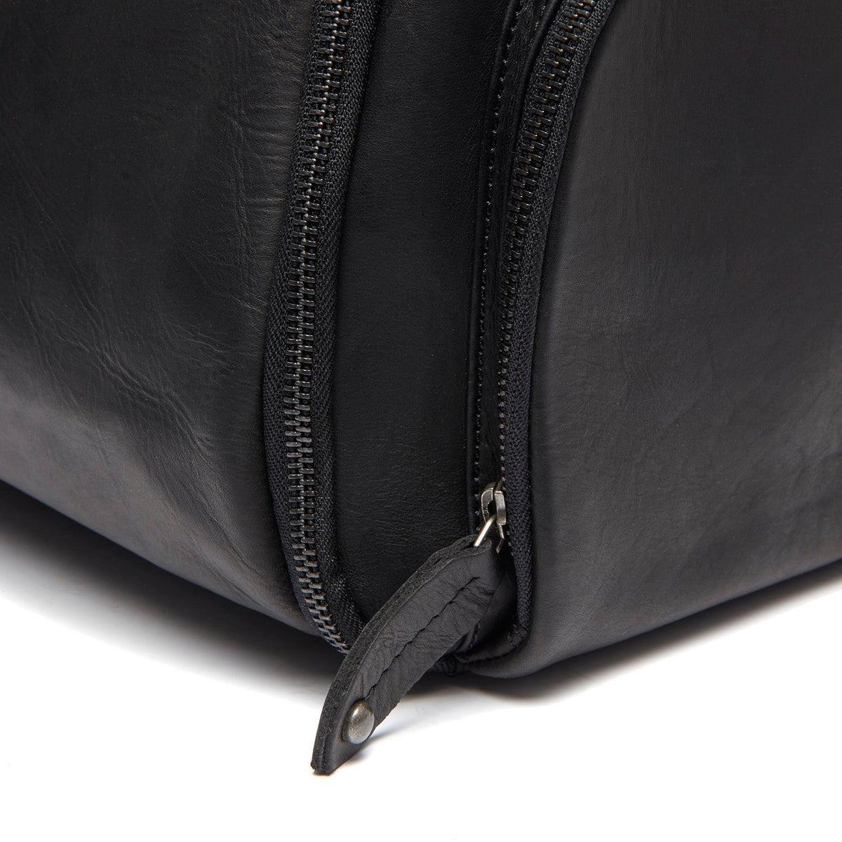 
Leather Garment Bag Finlay - Вигляд збоку з ергономічним кроєм рукава
