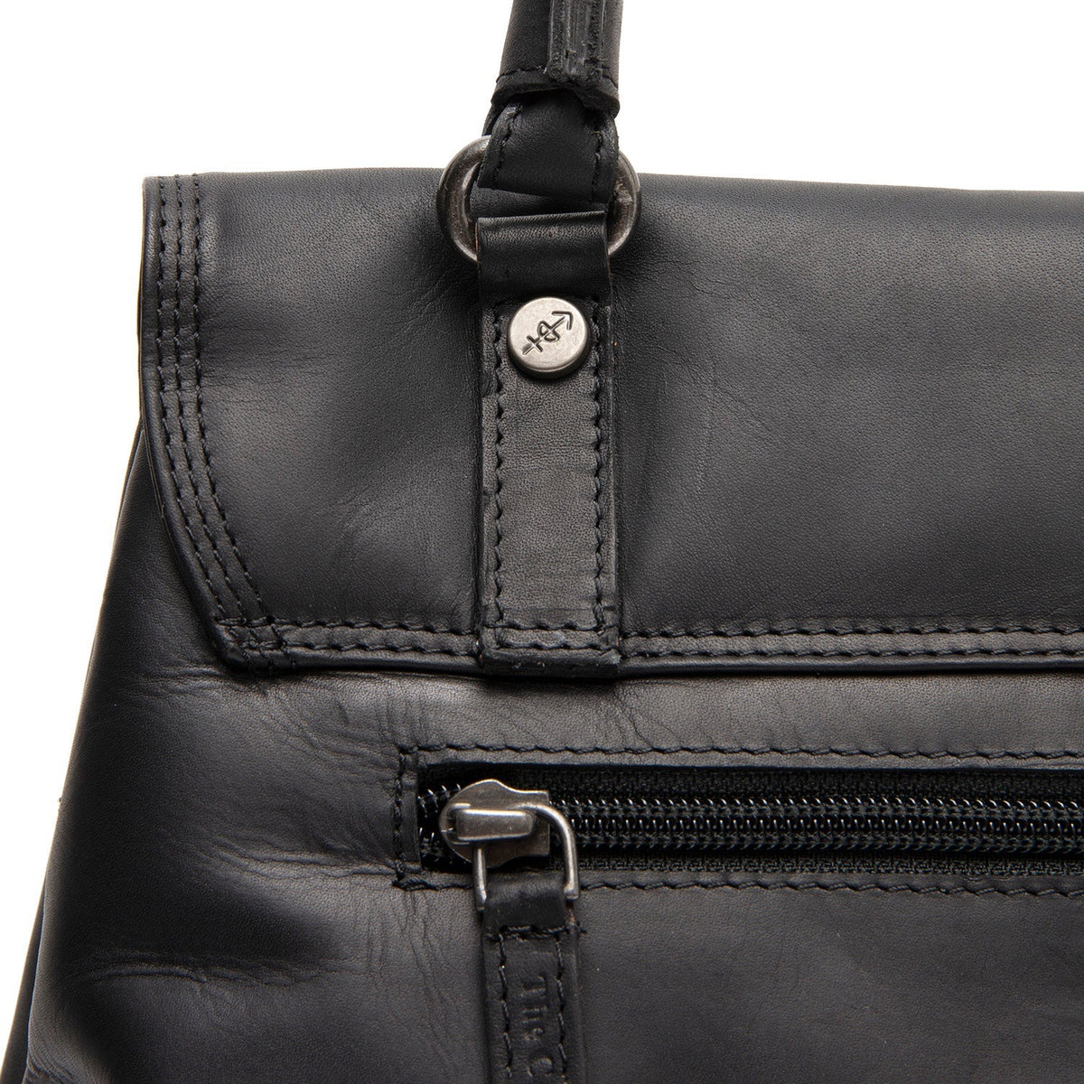 
Authentic 100% Full-Grain Leather Grain Texture & Heavy-Duty Seam Stitching Detail