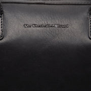 
Крупний план деталей of Classic Collar & Heavy-Duty Zipper Hardware on Langton Шкіряна сумка