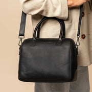 
Classic 100% Full-Grain leather Goods - Вигляд ззаду з ідеальною посадкою по плечах та рівним подолом