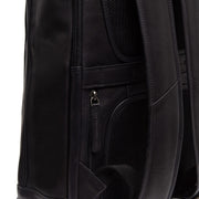 
Solid Antique Brass Hardware & Heavy-Duty Dual Zipper Detail on Detroit Шкіряний рюкзак для ноутбука