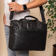 
Classic 100% Full-Grain leather Briefcase - Вигляд ззаду з посиленими шкіряними ременями та прострочкою