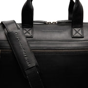 
Solid Antique Brass Hardware & Heavy-Duty Dual Zipper Detail on Levanto Шкіряна сумка для ноутбука