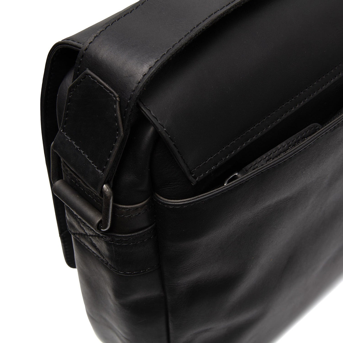 
Solid Antique Brass Hardware & Heavy-Duty Dual Zipper Detail on Richard Шкіряна сумка для ноутбука