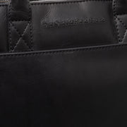 
Solid Antique Brass Hardware & Heavy-Duty Dual Zipper Detail on Tilbury Шкіряна сумка для ноутбука