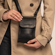 
Classic 100% Full-Grain leather Goods - Вигляд ззаду з ідеальною посадкою по плечах та рівним подолом