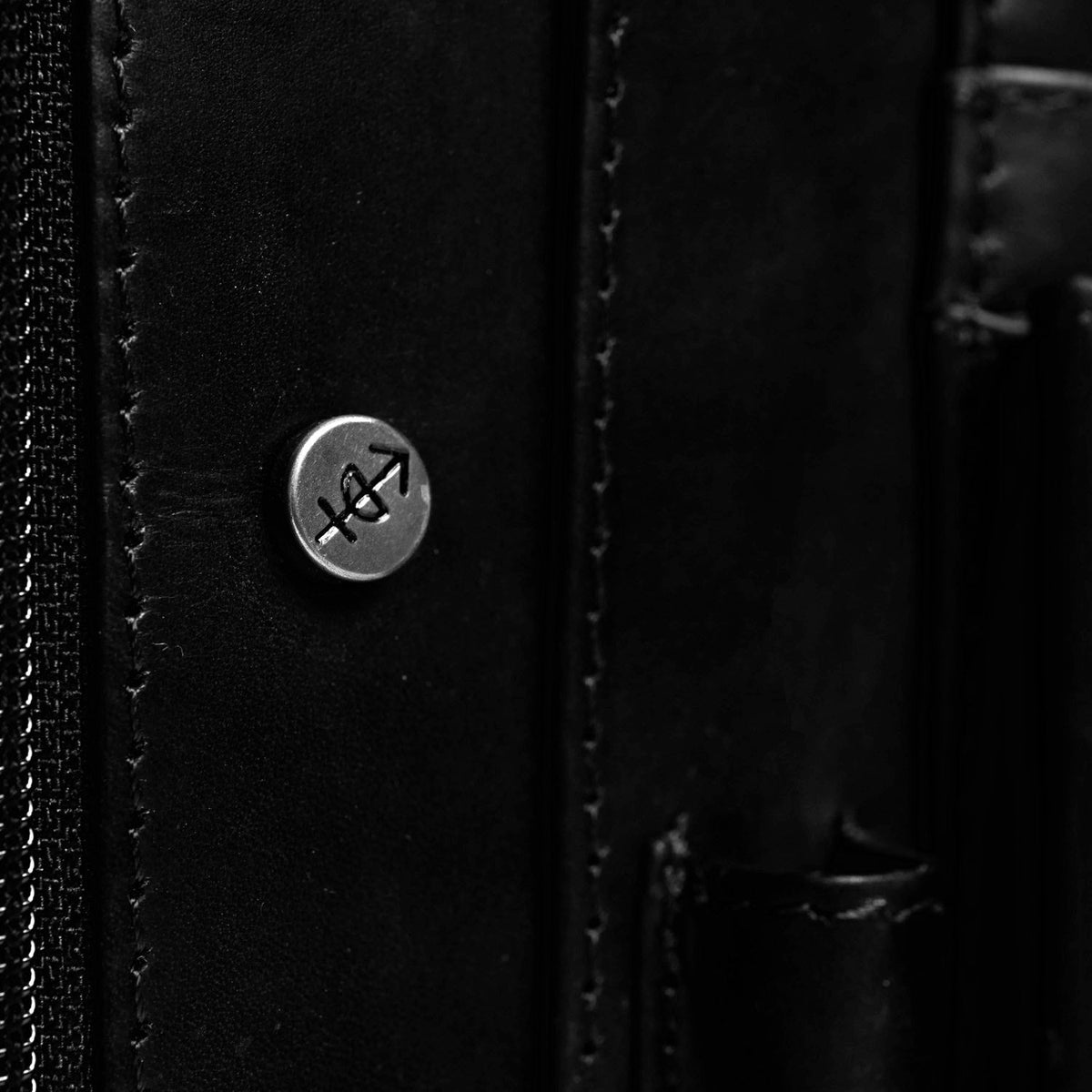 
Leather Portfolio Barnet для Жінок для Жінок - Вигляд збоку з ергономічним кроєм рукава