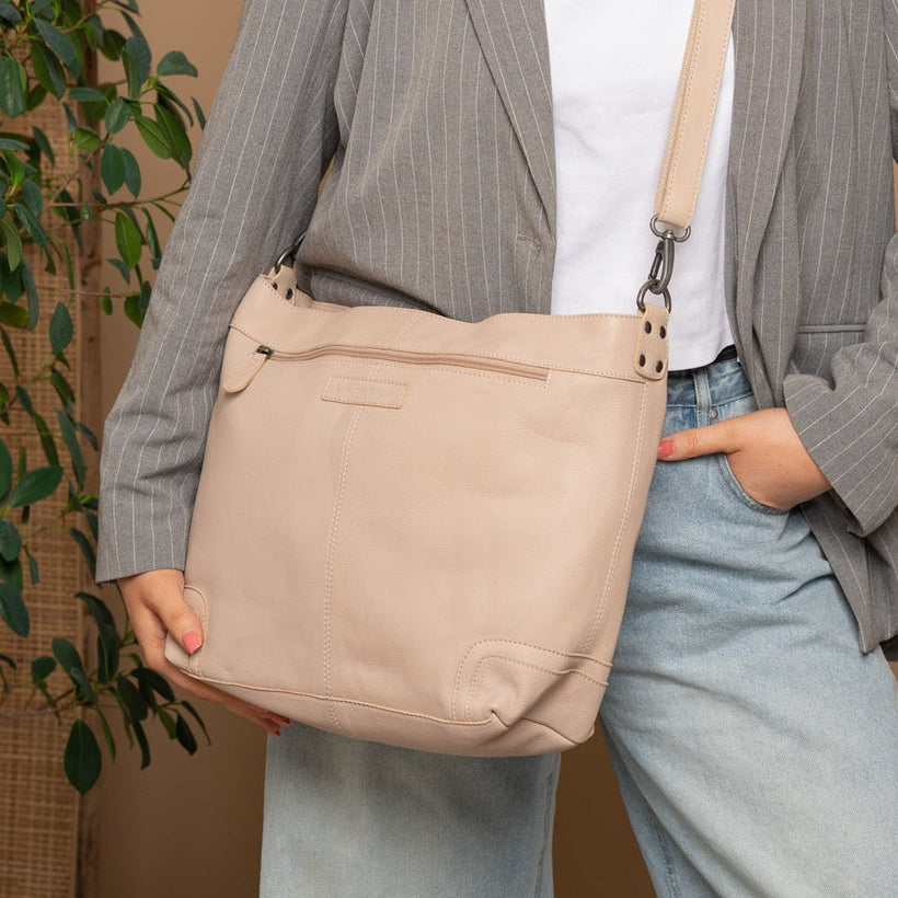 Astero Full-Grain Leather Shoulder Bag жіноча