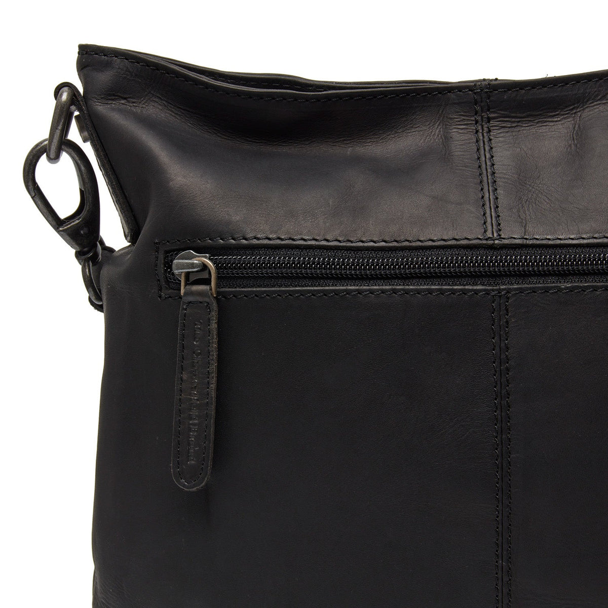 
Solid Antique Brass Hardware & Heavy-Duty Dual Zipper Detail on Jen Шкіряна сумка на плече