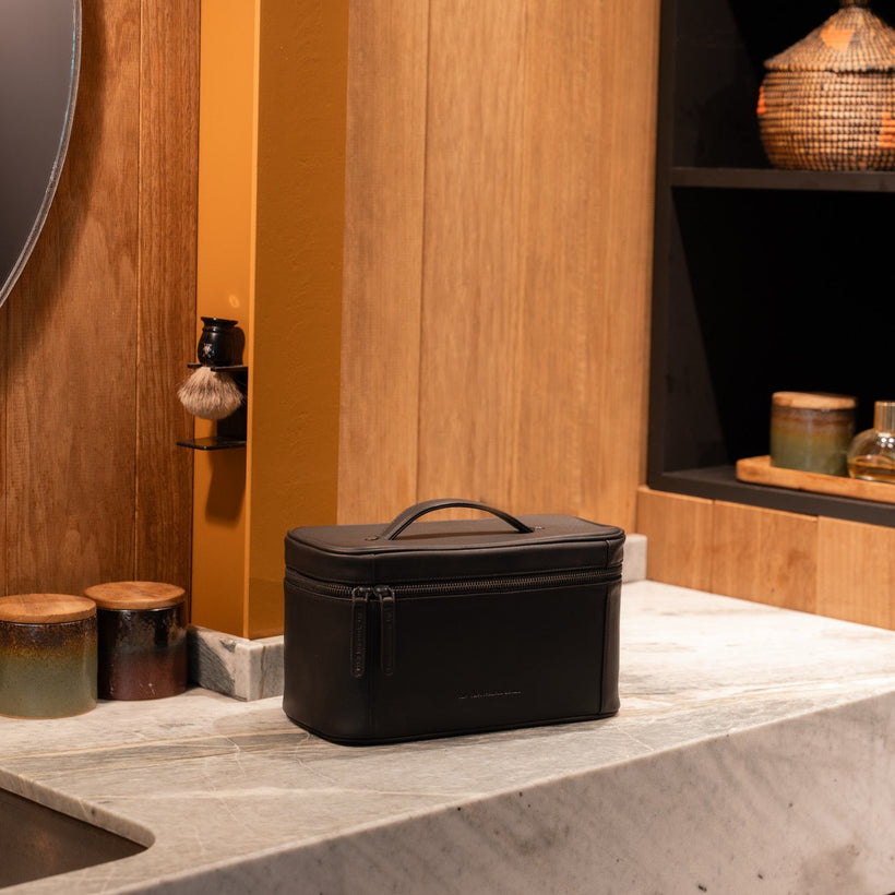 Limone Full-Grain Leather Toiletry Bag жіноча