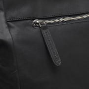 
Solid Antique Brass Hardware & Heavy-Duty Dual Zipper Detail on Berlin Шкіряна сумка-тоут