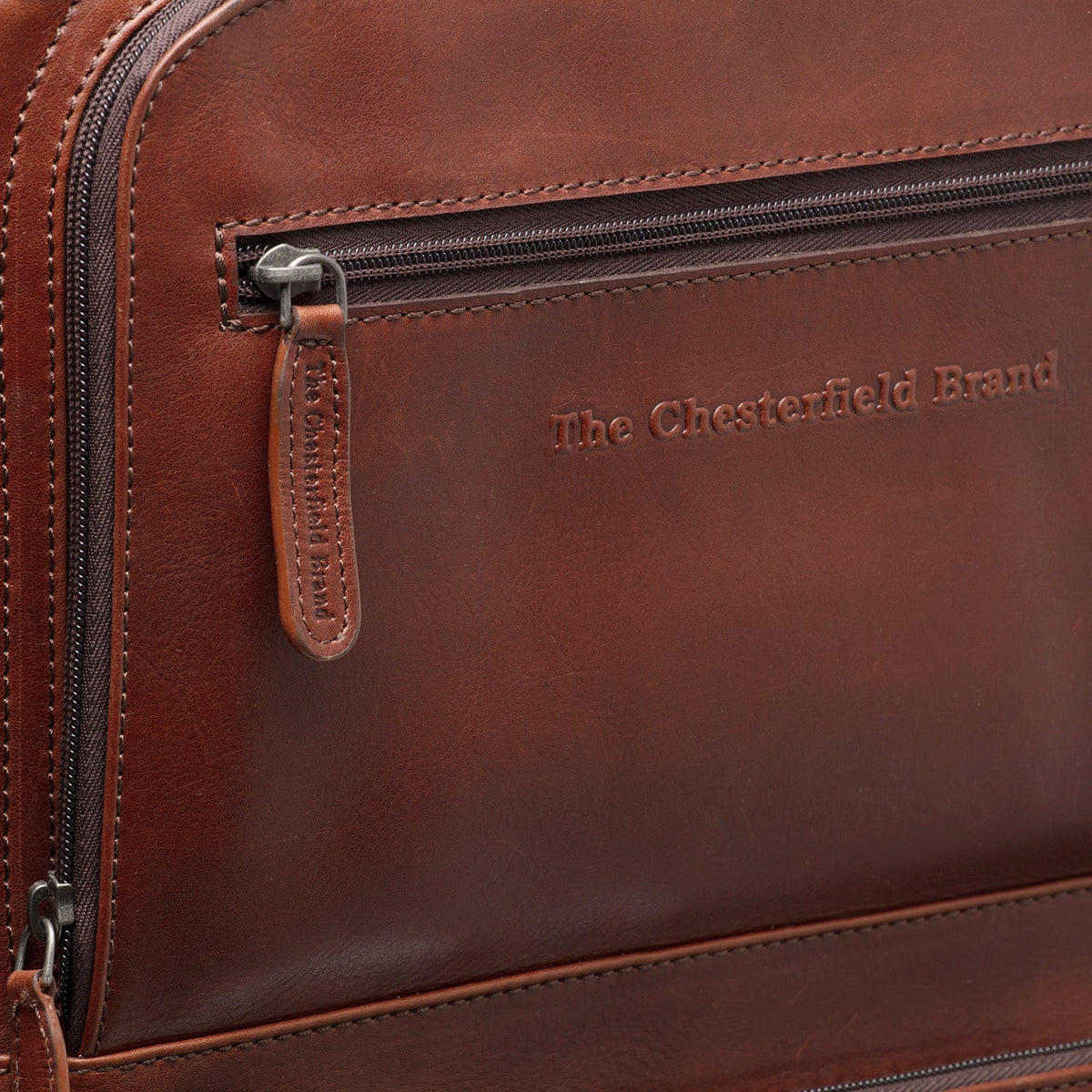 
Крупний план деталей of Classic Collar & Heavy-Duty Zipper Hardware on Leather Trolley San Marino для Жінок для Жінок