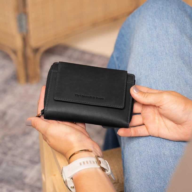 Ascot Full-Grain Leather Wallet жіноча