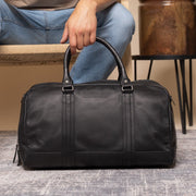 
Classic 100% Full-Grain Leather Duffle Bag - Вигляд ззаду з посиленими шкіряними ременями та прострочкою