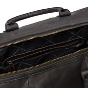 
Solid Antique Brass Hardware & Heavy-Duty Dual Zipper Detail on Portsmouth Шкіряна дорожня сумка