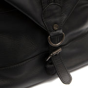 
Solid Antique Brass Hardware & Heavy-Duty Dual Zipper Detail on Portsmouth II Шкіряна дорожня сумка