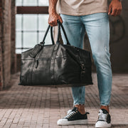 
Classic 100% Full-Grain Leather Duffle Bag - Вигляд ззаду з посиленими шкіряними ременями та прострочкою