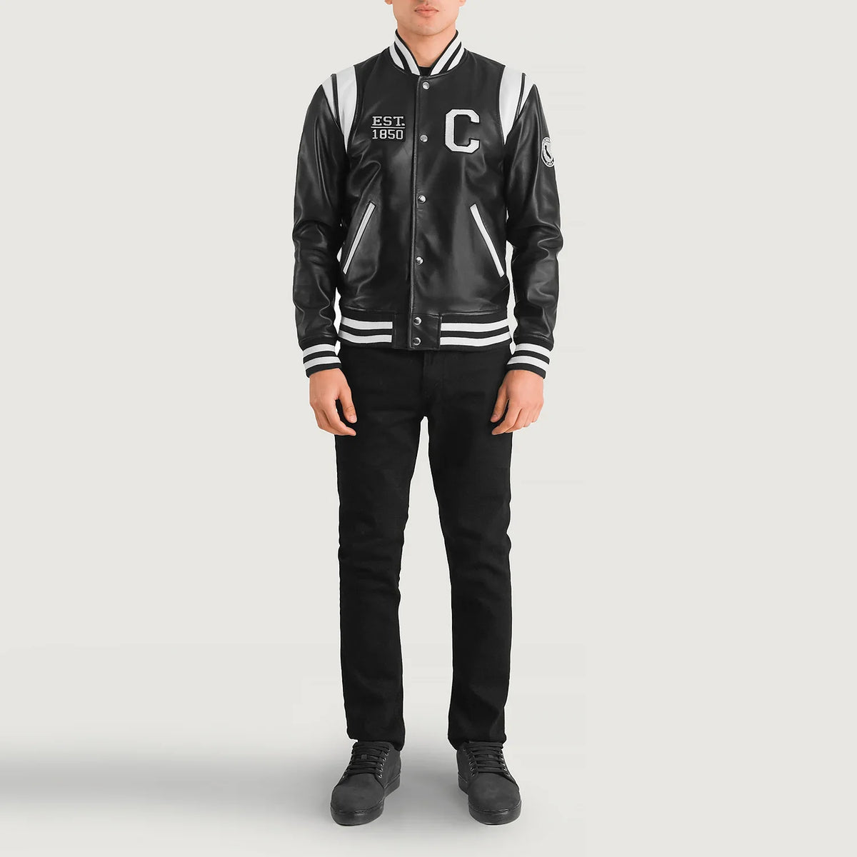 
Liberte California Чорний Leather Varsity Шкіряна куртка для Чоловіків - Вигляд збоку з ергономічним кроєм рукава