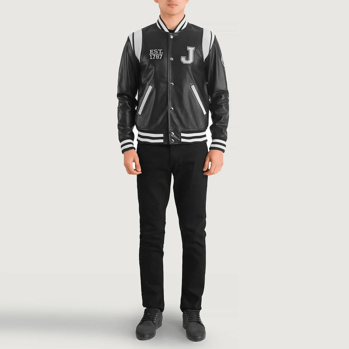 
Liberte New Jersey Чорний Leather Varsity Шкіряна куртка для Чоловіків - Вигляд збоку з ергономічним кроєм рукава