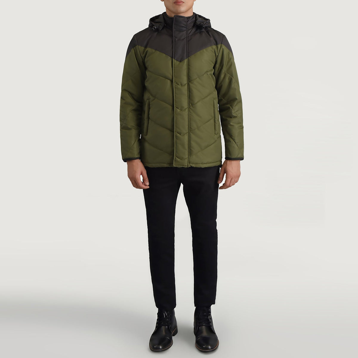 
Luka Чорний & Оливковий Hooded Puffer Шкіряна куртка для Чоловіків - Вигляд збоку з ергономічним кроєм рукава