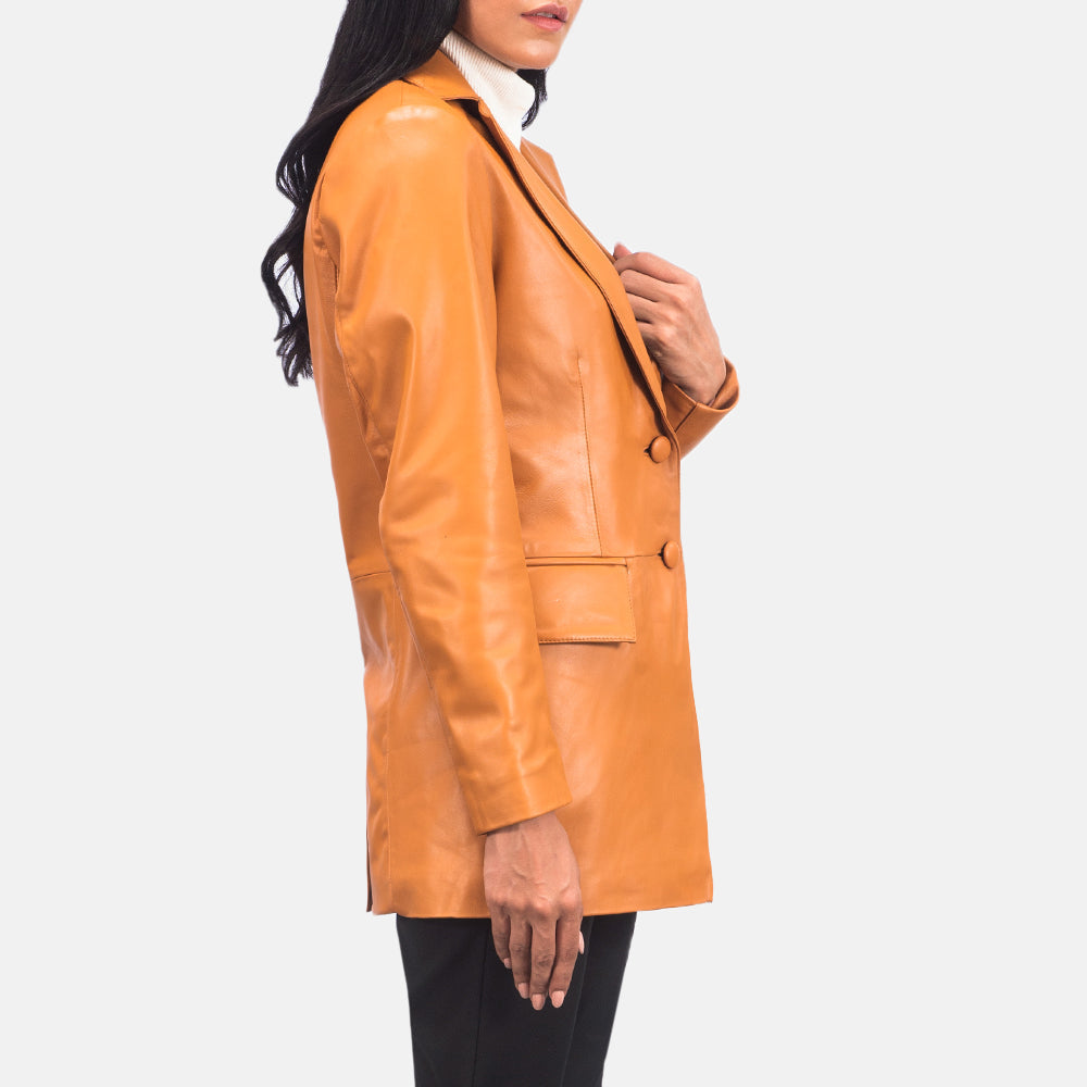 
Крупний план деталей of Notch & Leather Buttons Hardware on Marilyn Tan Brown Leather Blazer
