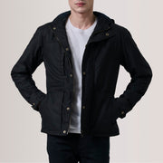 
Marlo Чорний Canvas Hooded Work Шкіряна куртка для Чоловіків For Men in Black Waxed Cotton Canvas - Вигляд спереду та приталений силует | Купити в офіційному онлайн-магазині