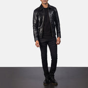 
Крупний план сорочкового коміра та металевої блискавки на Mystical Black Leather Jacket